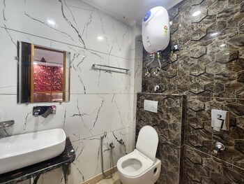 hotel the yuvaan bnb new delhi railway