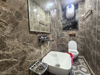 hotel the yuvaan bnb new delhi railway