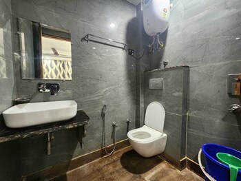 hotel the yuvaan bnb new delhi railway