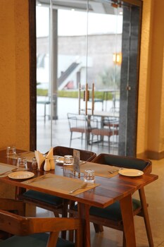 kmr hotels and resorts