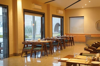 kmr hotels and resorts