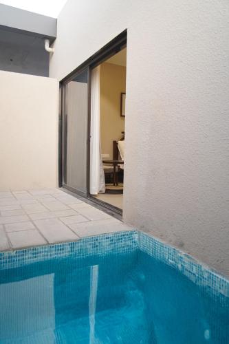 kmr hotels and resorts