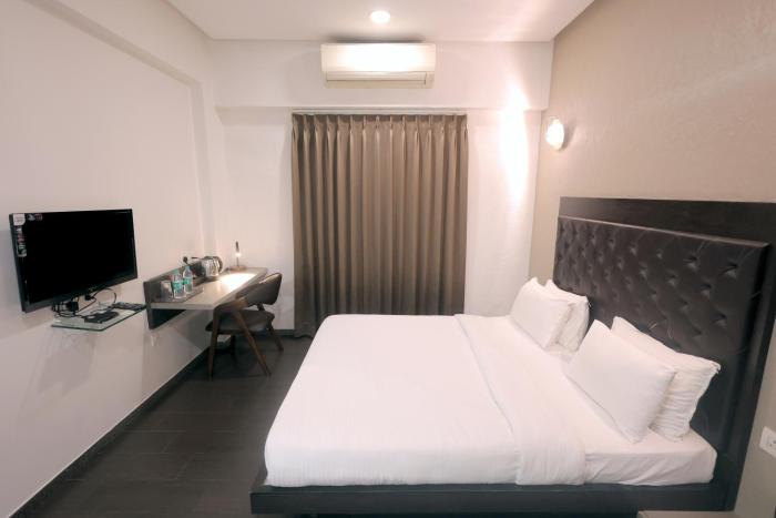 palm greens suites and banquet