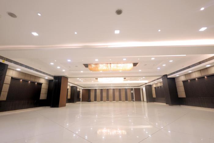 palm greens suites and banquet