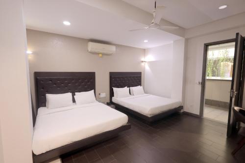 palm greens suites and banquet