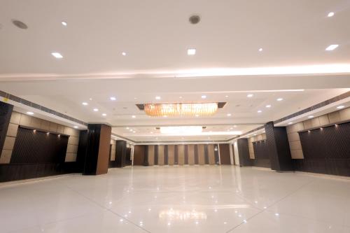 palm greens suites and banquet