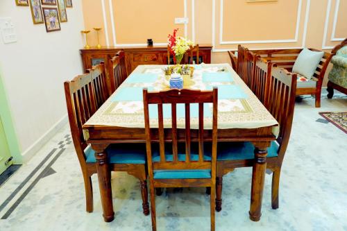 the gulmohar villa