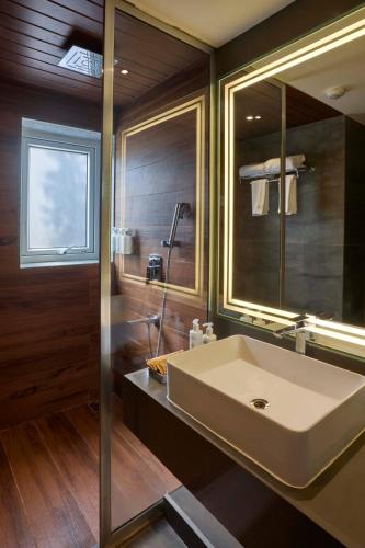 the passport hotel
