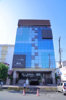 Breeze Palace,,2 star