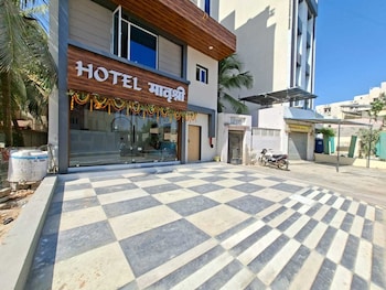 hotel matrushree near shree dwarkadhish temple