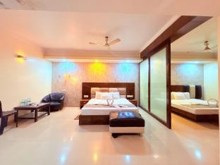 hotel park prime with swimming pool
