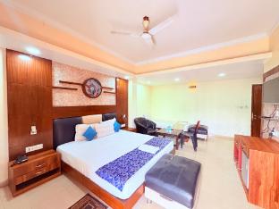hotel park prime with swimming pool