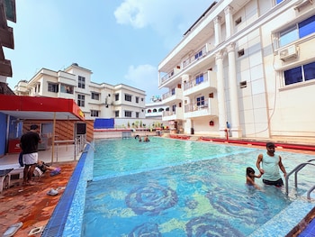 hotel park prime with swimming pool