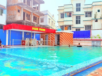 hotel park prime with swimming pool