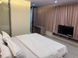n r hotel