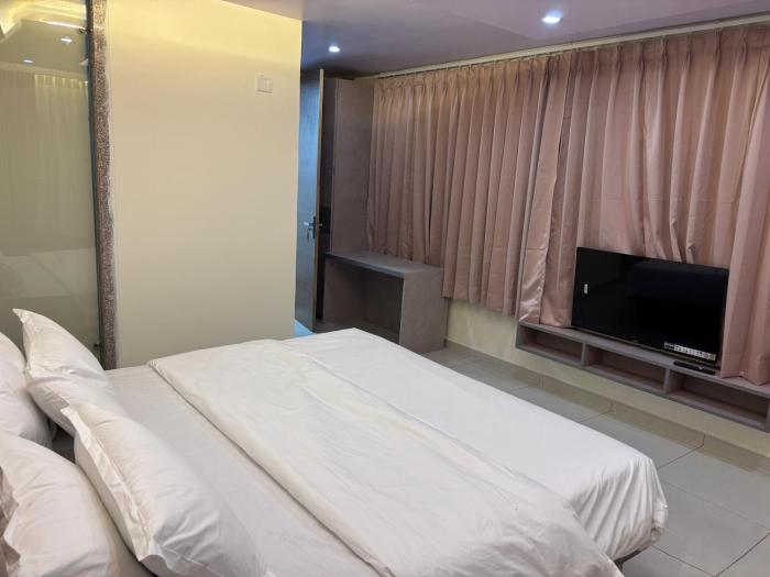 n r hotel