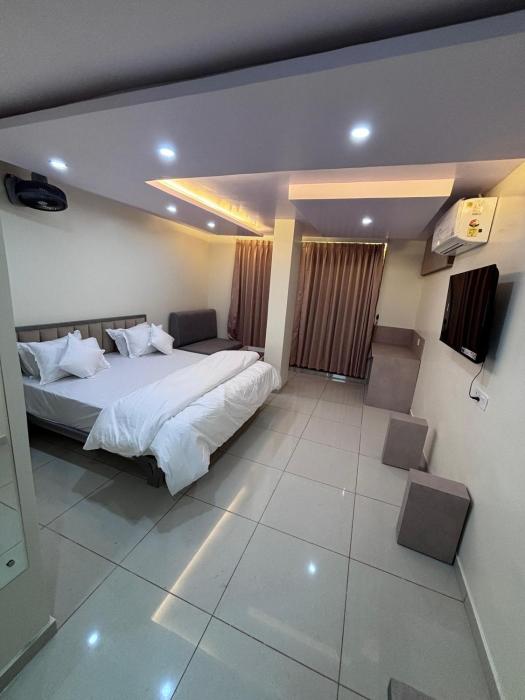 n r hotel
