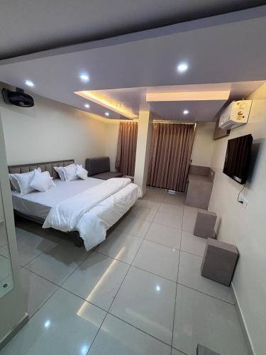 n r hotel