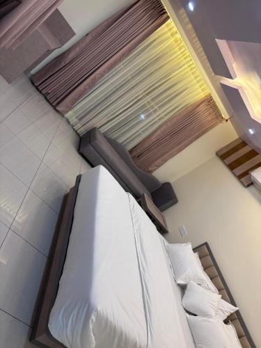 n r hotel