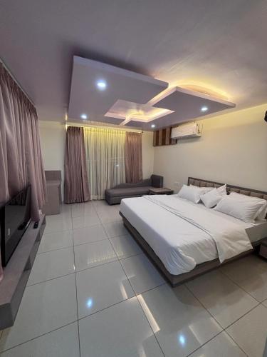 n r hotel