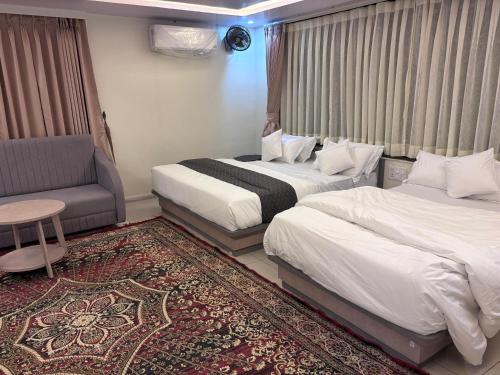 n r hotel