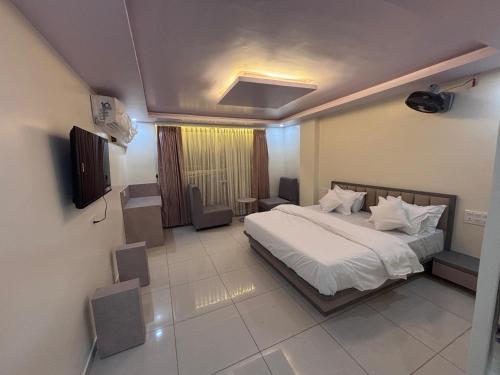 n r hotel