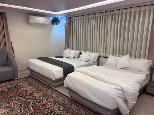 n r hotel