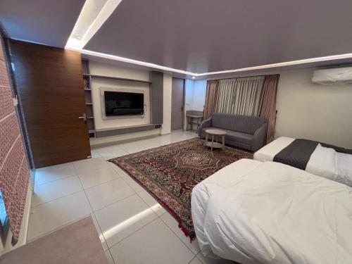 n r hotel