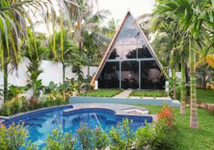 vanasiri resort by travent mug