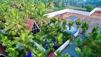 vanasiri resort by travent mug