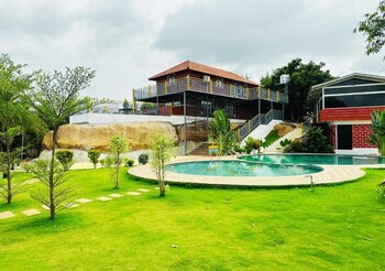 vanasiri resort by travent mug