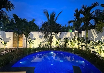 vanasiri resort by travent mug