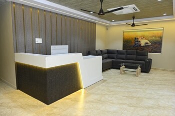 Anand Vihar Hotel,,3 star