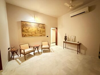 The Bagheera Retreat,,3 star