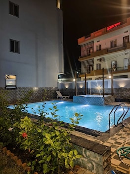 Hotel The Crystal,,3 star