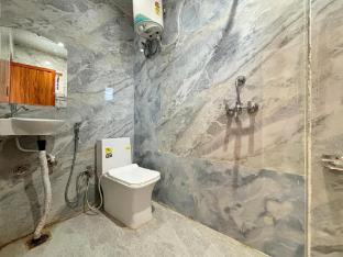 hotel dwarkadhish plaza