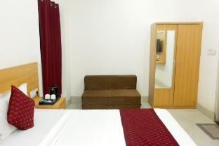 hotel dwarkadhish plaza