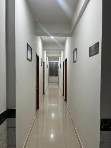 Hotel Blue Expire Ac Room $ Roof Top Restaurant,,5 star