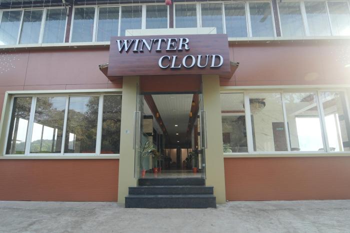 hotel winter cloud