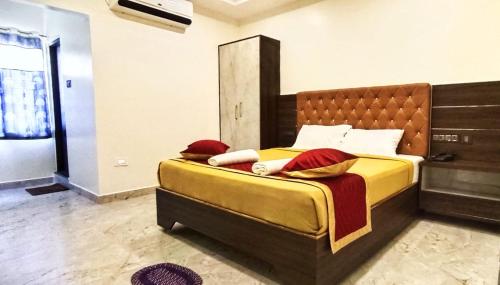 Santhi Residency,,4 star
