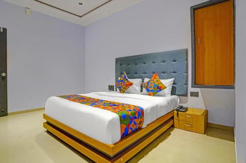 hotel nidhivan palace