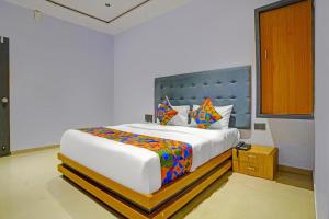 hotel nidhivan palace