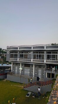 Shree Vallabh Resort,,2 star