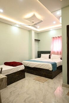 trinetra homestay