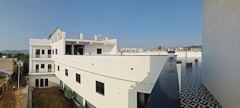 Hotel Mitra Inn,,3 star