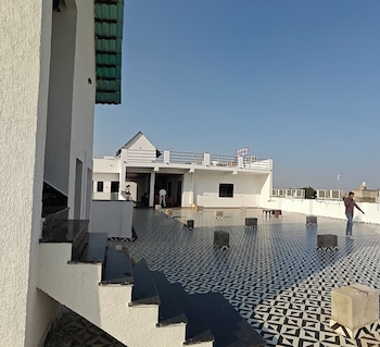 Hotel Mitra Inn,,3 star