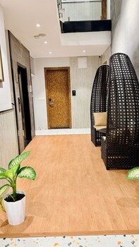 Hotel Citadel Inn,,2 star