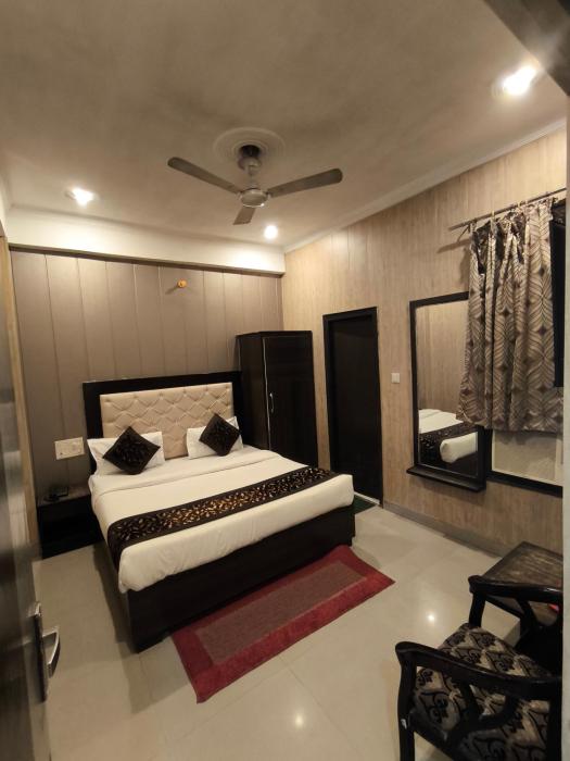 hotel aashray