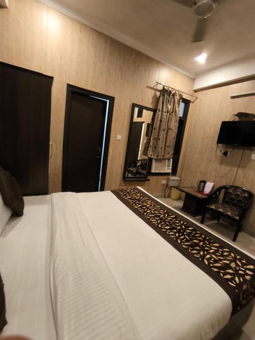 hotel aashray