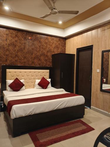 hotel aashray